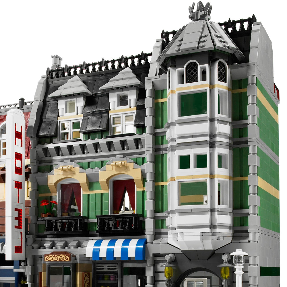 Green Grocer (10185) 2352PCS Modular Building Blocks w/ 4 Figures
