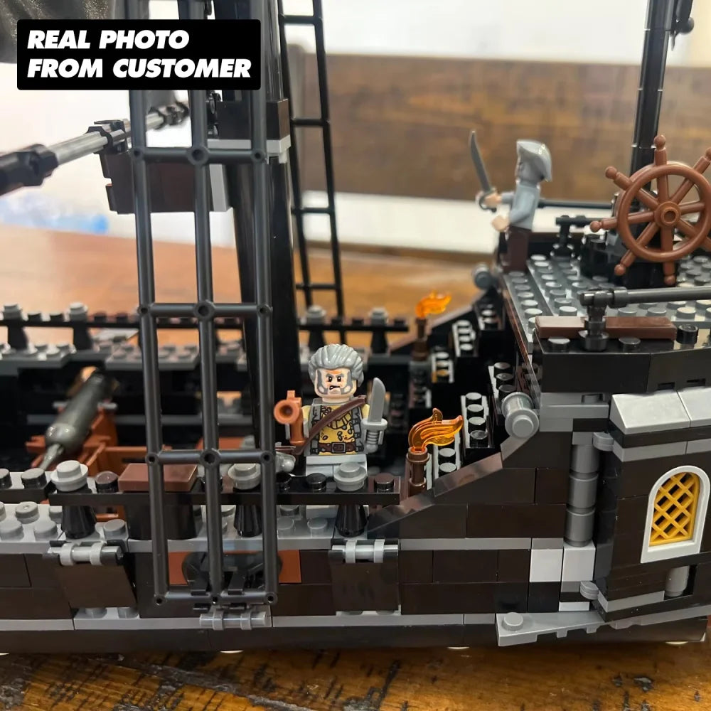 Pirates Of The Caribbean Black Pearl Sailboat Building Blocks w/ 6 Figurines Black Pearl Sailboat Building Blocks