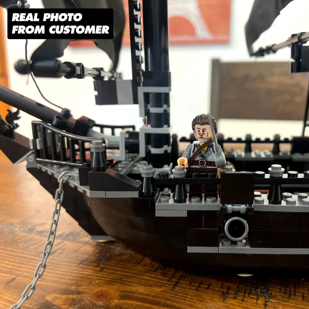 Pirates Of The Caribbean Black Pearl Sailboat Building Blocks w/ 6 Figurines Black Pearl Sailboat Building Blocks