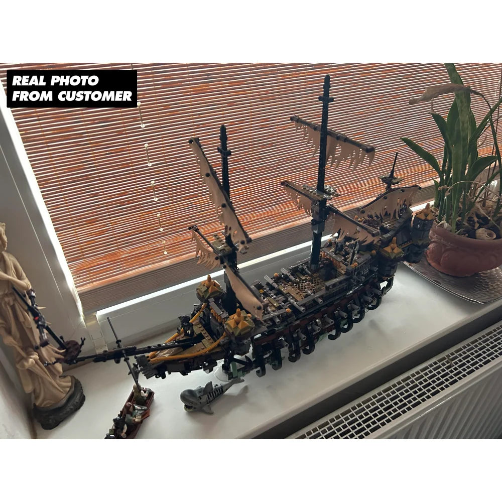 Pirates of the Caribbean The Silent Mary Pirate Ship Building Blocks Toy Bricks Silent Mary / 2294 Pieces Building
