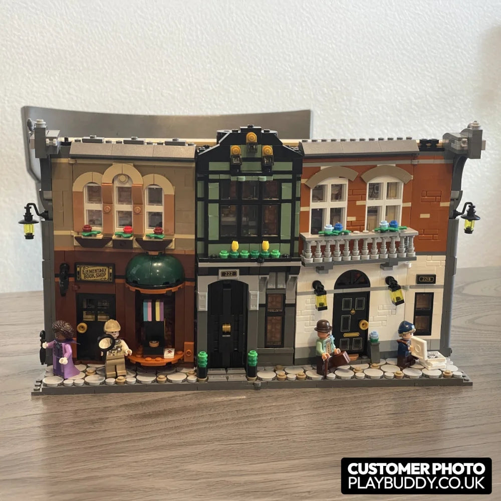 Sherlock Holmes: Book Nook (10351) 1359PCS Building Blocks w/ 5 Figurines Sherlock Holmes: Book Nook Building Blocks