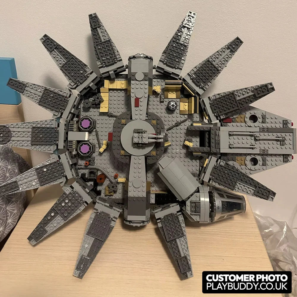 Star Wars Millennium Falcon (75105) 1381PCS Building Blocks w/ Figures Millennium Falcon Building Blocks